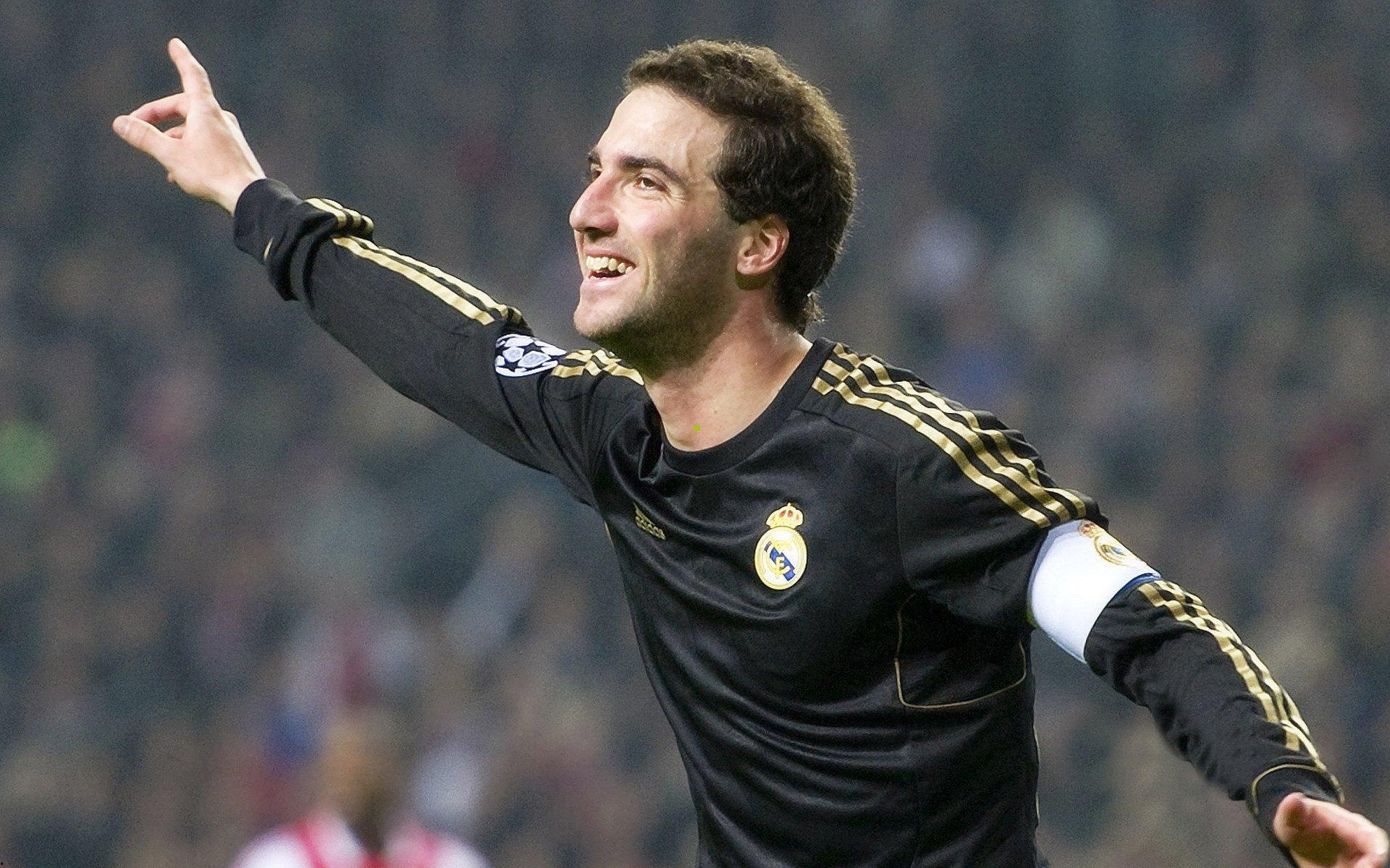 福克斯三分如雨轰下20分，全能身手率领国王主场告捷