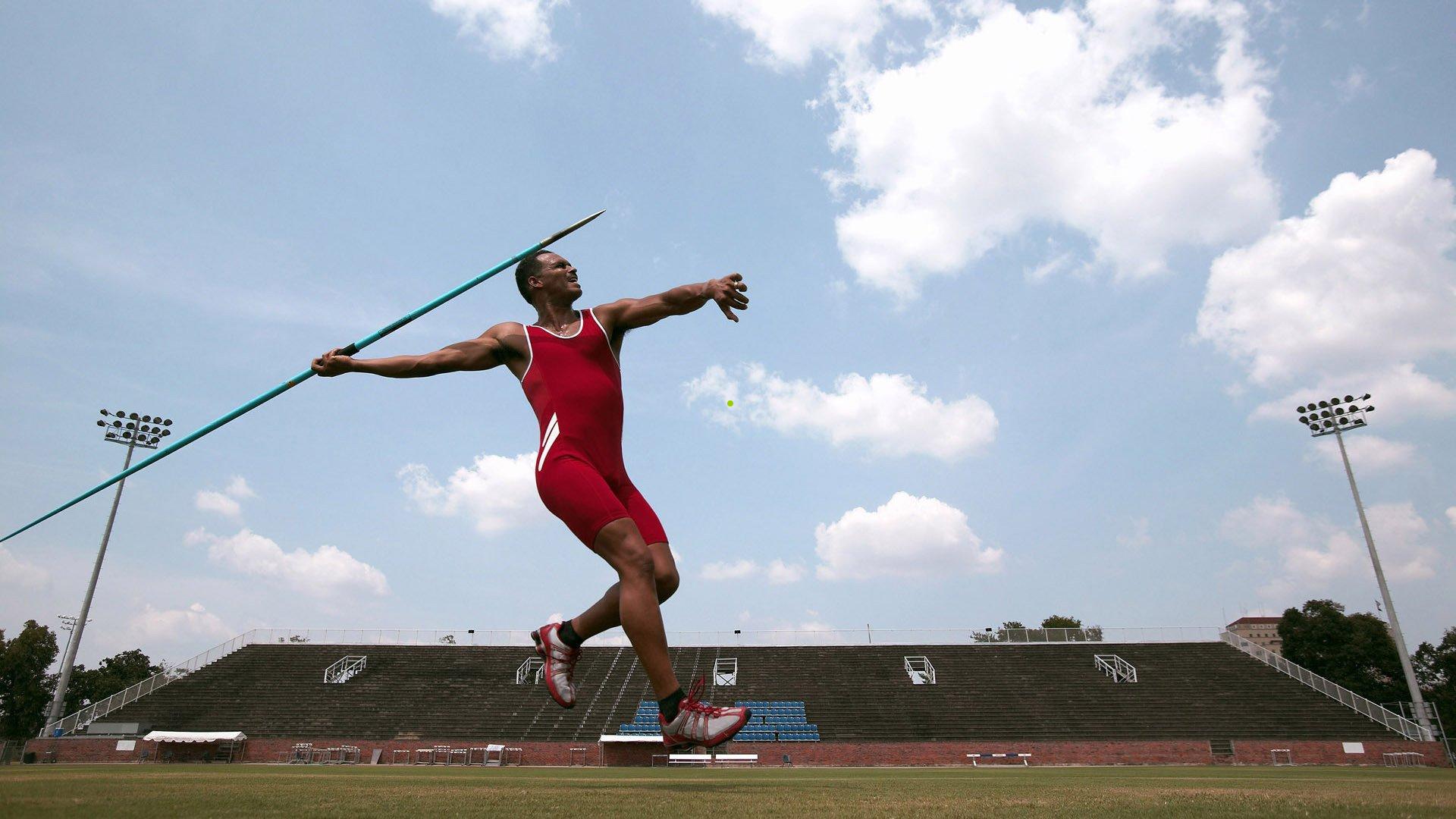 日本队星夜兼程直飞多哈备战 训练基地与中国男足仅一墙之隔引关注
