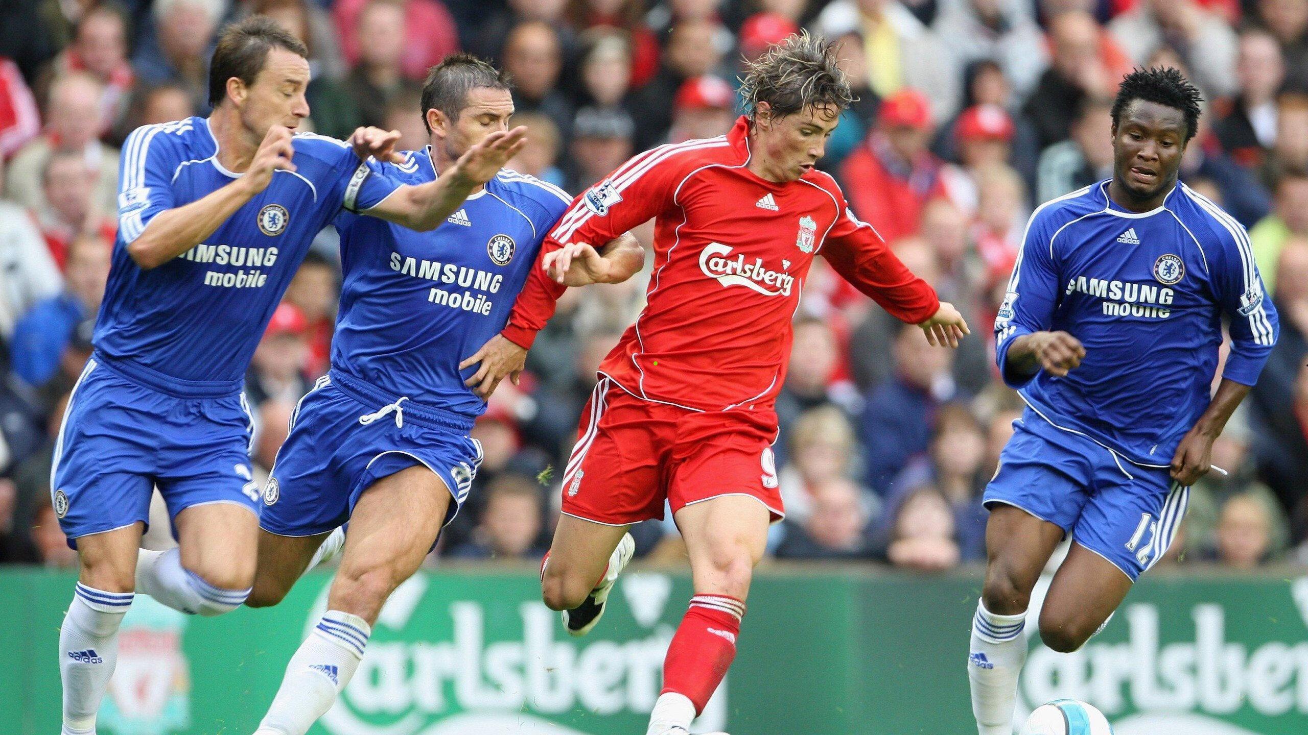 战术抉择瞬间，傅欢回传失误致险情，陈威出击犯规引爆中超争议